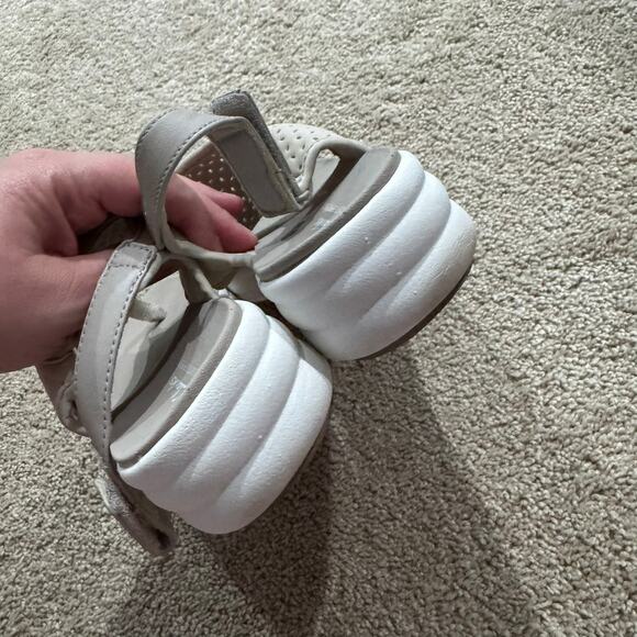 Clarks Cloudsteppers Drift Blossom Women's Wedge Sandals Light Taupe Size 9 - Picture 4 of 11